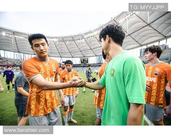 足球明星的生日派对盛况空前球迷齐聚共庆荣耀时刻
