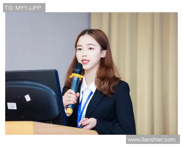 足球明星学院校花的青春故事与梦想追逐之旅