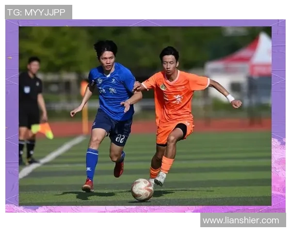 当绿茵场上的英雄踏上璀璨舞台的那一刻